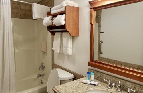 Wisconsin Dells Hotel | Black Hawk Motel & Suites