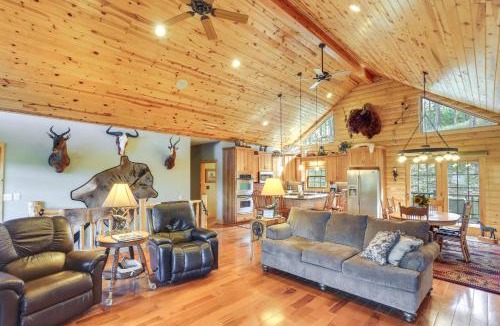 Custer House | Black Hills Cabin: Hot Tub, Game Room & Deck