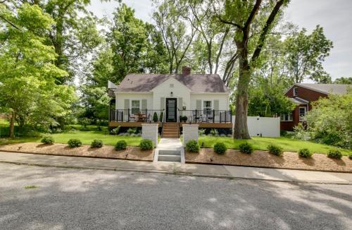 Bloomington House | Bloomington Bungalow - Steps to Campus!
