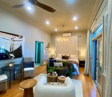 Clarksville House | Blue Hayden Studio Lake Front- Hot Tub