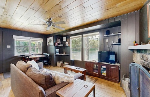 Rhinelander House | Blue Jay Cabin