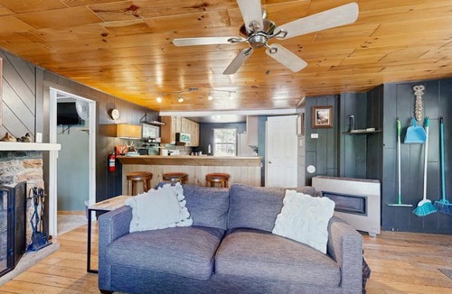 Rhinelander House | Blue Jay Cabin