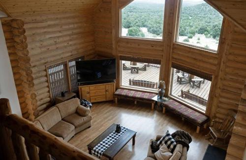 Newcastle House | Blue Mountain Ranch 7 Bedrooms, Sleeps 20