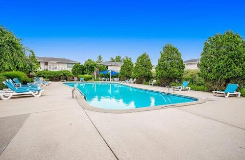 Douglas House | Bluebird Condo