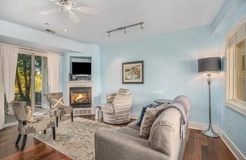 Douglas House | Bluebird Condo
