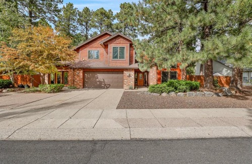 Flagstaff House | Bluebird Song Prime Flagstaff Location Outdoor Retreat with Fenced Yard and Firepit