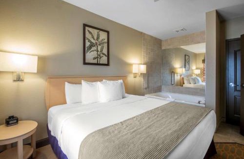 Lake Delton Hotel | Bluegreen Vacations Odyssey Dells Resort
