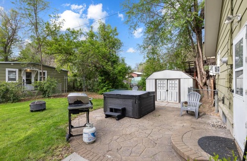 Central - Terry Apartment | Bo's Cozy Green DADU Bungalow with shared Hot Tub, Sauna