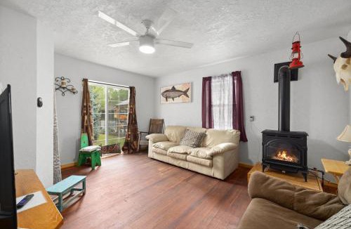 Central - Terry House | Bo's Rustic Cottage Cozy and Charming with Hot Tub and Fenced Yard