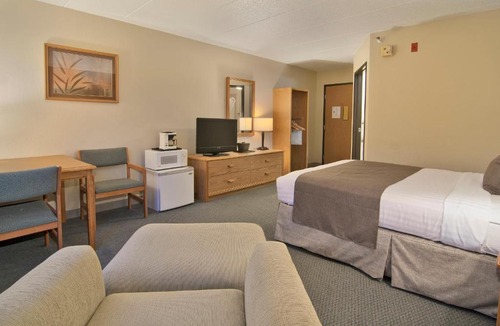 Faribault Hotel | Boarders Inn & Suites by Cobblestone Hotels - Faribault