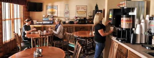 Waukon Hotel | Boarders Inn & Suites by Cobblestone Hotels in Waukon