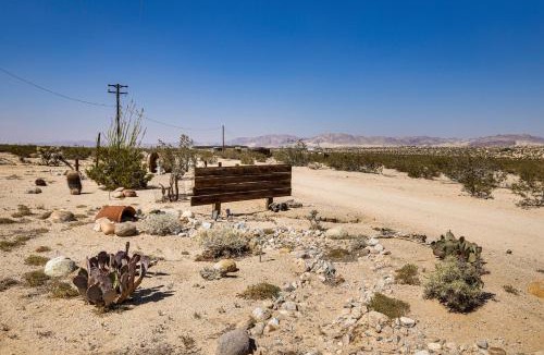 Twentynine Palms House | Boho Bungalow w/Hot Tub: 16 Mi to Joshua Tree NP