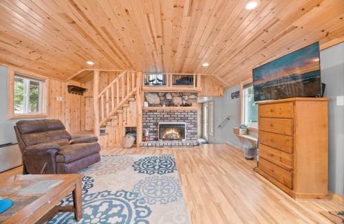 Boulder Bay House | Boulder Bear - Modern mountain home in a desirable area of Big Bear with peek-a-boo lake views