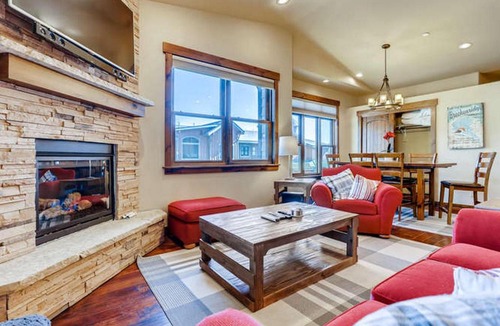 Frisco House | Boulevard Bend P1 by Book by Owner