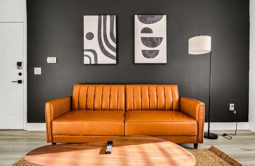 Glendale Sports and Entertainment District Apartment | Boulevard Stays 1BR by Stadium Pool Parking Gym 01