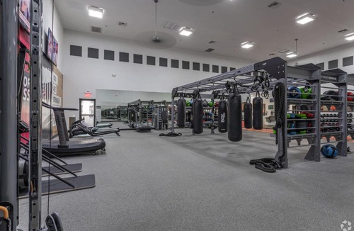 Glendale Sports and Entertainment District Apartment | Boulevard Stays 2BR by Stadium Pool Parking Gym 05