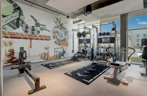 Downtown Phoenix Apartment | Boulevard Stays Downtown Highrise STU Sky Pool Parking Gym 07