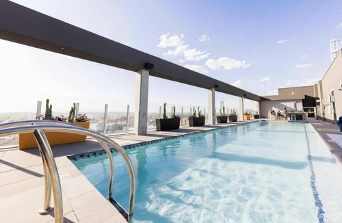 Downtown Phoenix Apartment | Boulevard Stays Downtown Highrise STU Sky Pool Parking Gym 15