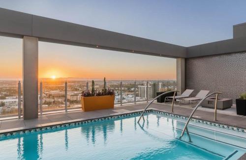 Downtown Phoenix Apartment | Boulevard Stays Highrise STU Sky Pool Parking Gym 24