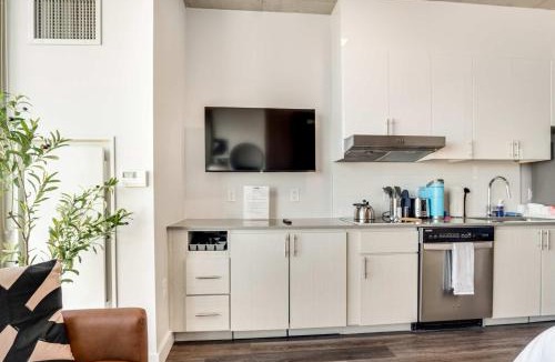 Downtown Phoenix Apartment | Boulevard Stays Highrise STU Sky Pool Parking Gym 27