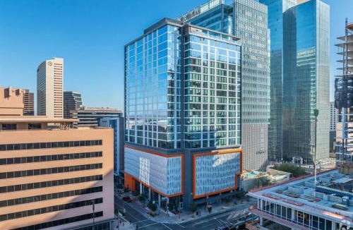 Downtown Phoenix Apartment | Boulevard Stays Highrise STU Sky Pool Parking Gym 27