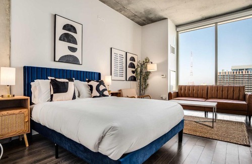 Downtown Phoenix Apartment | Boulevard Stays Highrise STU Sky Pool Parking Gym 28