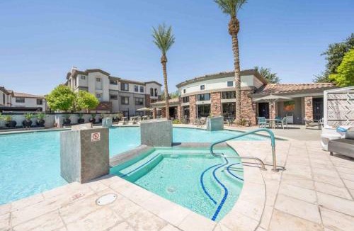 Glendale Sports and Entertainment District Apartment | Boulevard Stays Luxe 2BR by the Stadium Pool Parking Gym 08