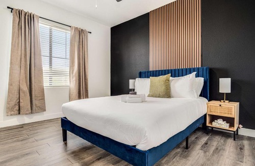 Glendale Sports and Entertainment District Apartment | Boulevard Stays Luxe 2BR by the Stadium Pool Parking Gym 06