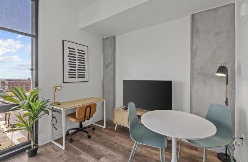 Evans Churchill Apartment | Boulevard Stays Modern Highrise STU Sky Pool Parking Gym 11