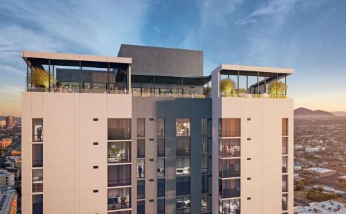 Evans Churchill Apartment | Boulevard Stays Modern Highrise STU Sky Pool Parking Gym 15