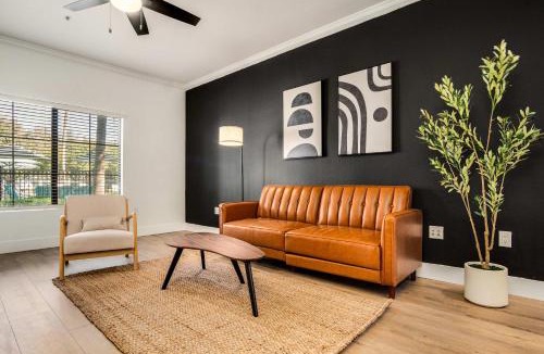 Chandler Apartment | Boulevard Stays Quiet Modern 1BR Pickleball Pool Parking Gym 02
