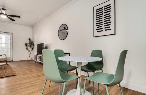 Chandler Apartment | Boulevard Stays Quiet Modern 1BR Pickleball Pool Parking Gym 04