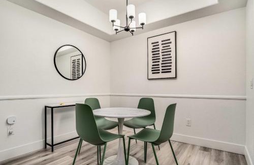 Chandler Apartment | Boulevard Stays Quiet Modern 1BR Pickleball Pool Parking Gym 07