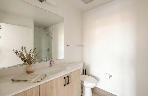 Evans Churchill Apartment | Boulevard Stays Studio Retreat Pool Gym & Parking Included 1
