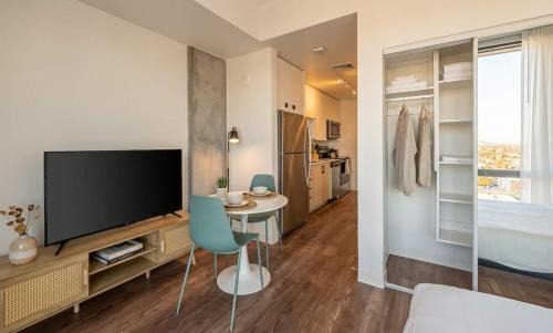 Evans Churchill Apartment | Boulevard Stays Studio Retreat Pool Gym & Parking Included 1