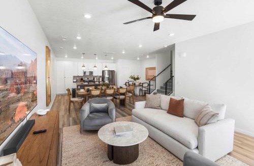 St. George House | Brand New Desert Cliff - Sleeps 20 Guests