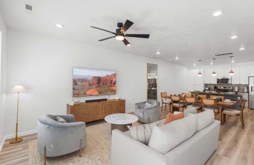 St. George House | Brand New Desert Cliff - Sleeps 20 Guests