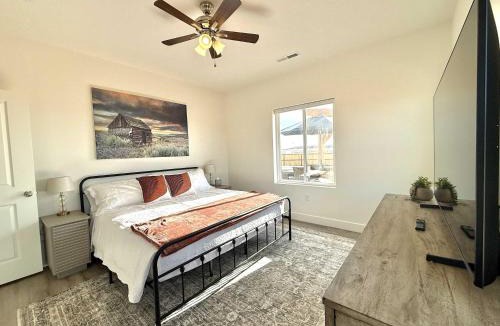 Kanab House | Brand New Home with Private Pool and Hot Tub