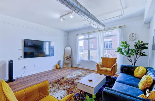 Downtown Memphis Apartment | BRAND NEW Modern 1BD Loft in Downtown with free parking