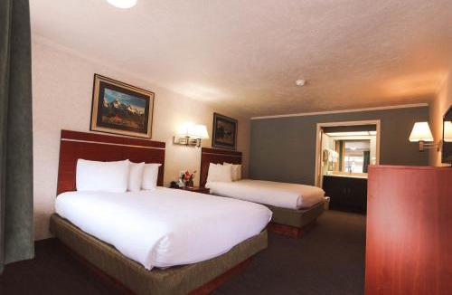 West Yellowstone Hotel | Brandin' Iron Inn