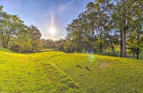Branson House | Branson Condo on Golf Course w/Pool Access!