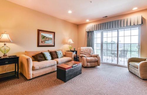 Branson House | Branson Condo w/Pool Access & Views, 3 Mi Dtwn!
