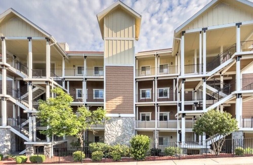 Table Rock Apartment | Branson | Pool & Mountains | Scenic Ozark Stay