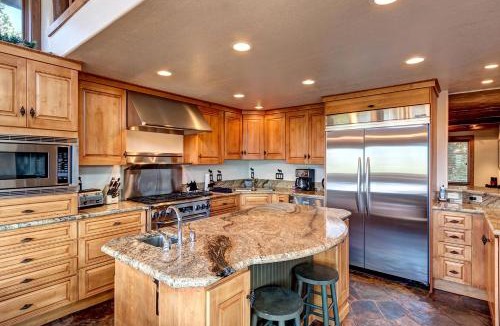 Baldy Mountain House | Breathtaking Mountain Vacation Rental with Hot Tub in Breckenridge, Colorado