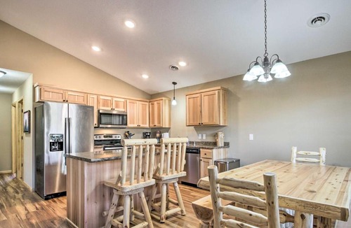 Breezy Point House | Breezy Point Cabin w/Fire Pit - Walk to Lake