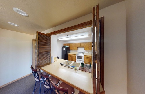 Brian Head Apartment | Brian Head, Condo, Pool-Jacuzzi, Ski-in/Out, Fitness Center, Elevator, Garage
