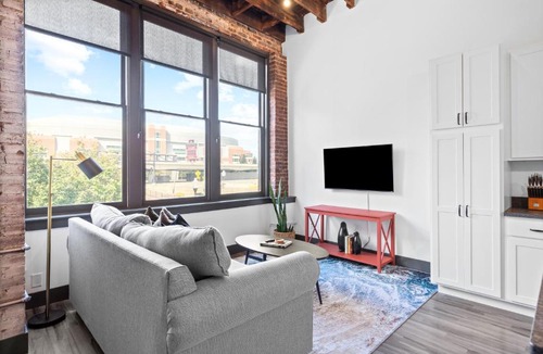 Downtown St. Louis Apartment | Brick & Bed Riverfront Lofts, PC 201