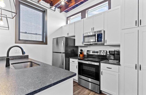 Downtown St. Louis Apartment | Brick & Bed Riverfront Lofts, PC 204