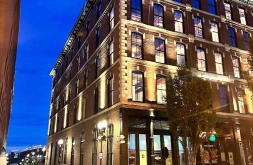 Downtown St. Louis Apartment | Brick & Bed Riverfront Lofts, PC 104