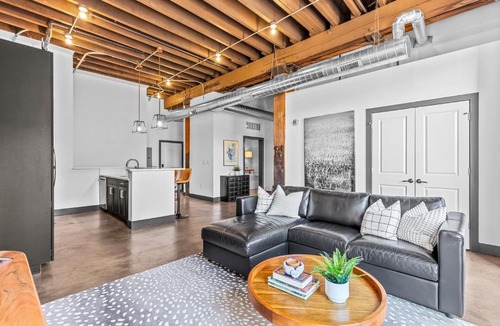 Downtown St. Louis Apartment | Brick & Bed Riverfront Lofts, P 3M